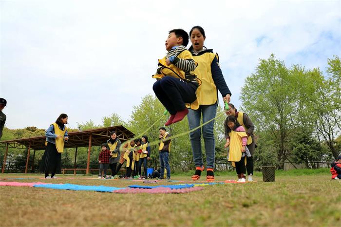 西山牛仔度假村亲子指压板