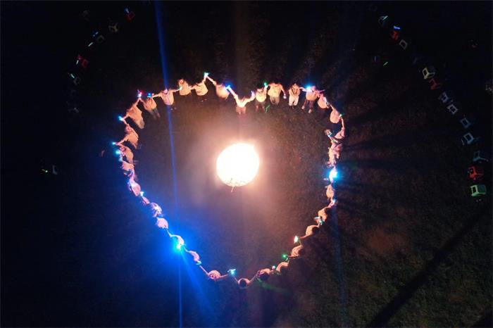 牛仔度假村夏令营篝火晚会