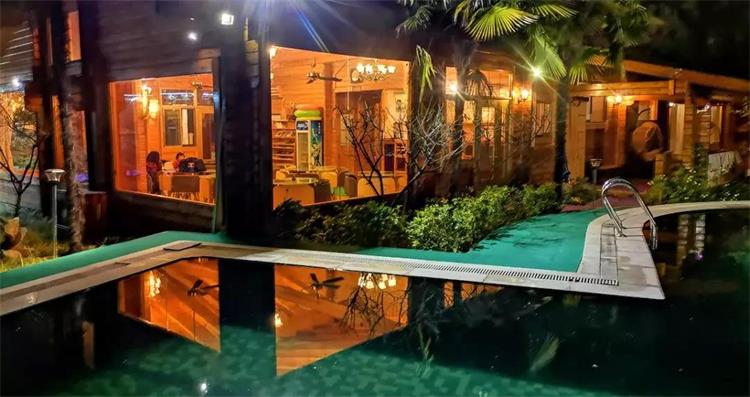 牛仔度假村温泉夜景