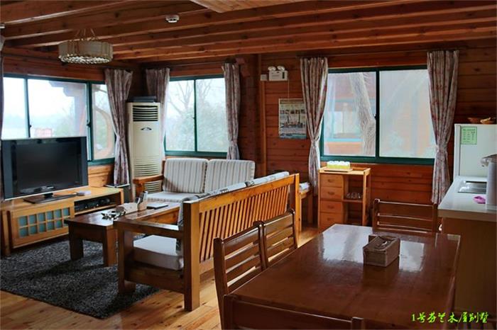 西山牛仔度假村1号木屋客厅图片