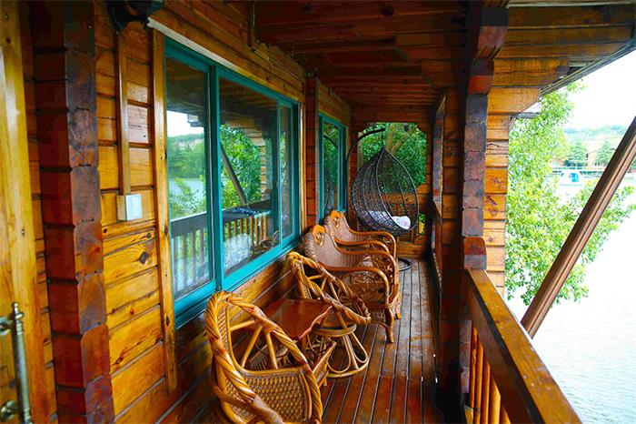 牛仔度假村7号木屋阳台