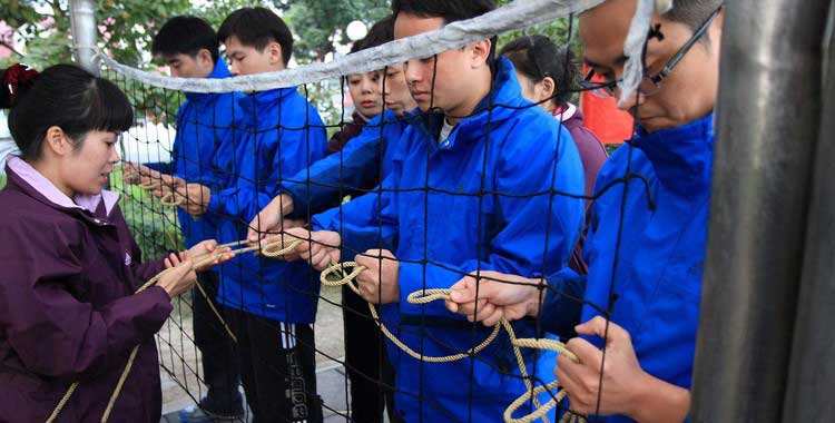 一丝不苟团建项目