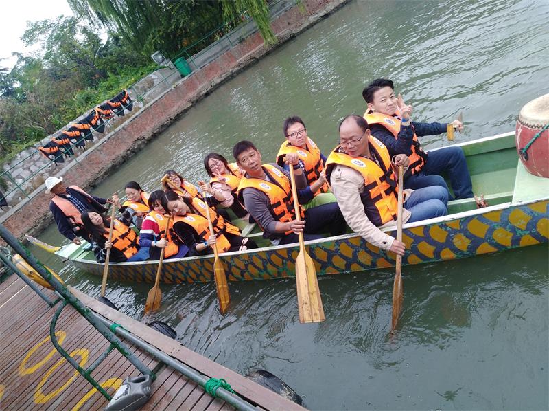 牛仔乡村俱乐部赛龙舟