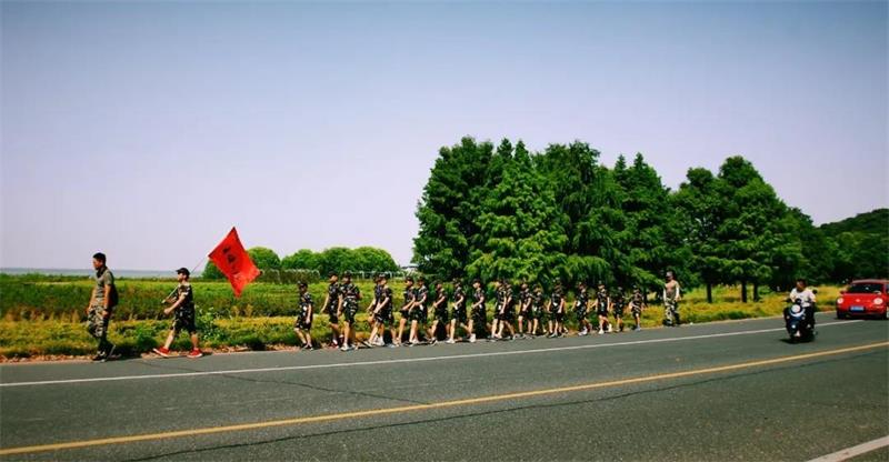 牛仔军事夏令营